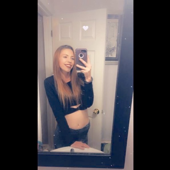 Meet your posher, Mia🌼 - Picture 1 of 3